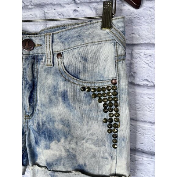 FREE PEOPLE Women's LIght Wash Cuffed Studded Shorts Size 27 - Picture 2 of 5